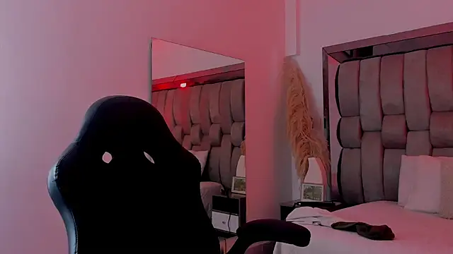 Snapshot of AnnaraLein chatting on November 5, 2025, 12:14 am AnnaraLein online show from November 5, 2025, 12:14 am