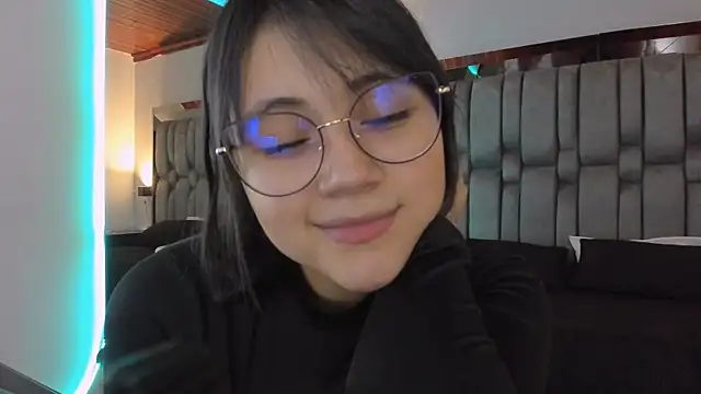 Snapshot of AnnaraLein chatting on November 7, 2025, 11:52 pm AnnaraLein online show from November 7, 2025, 11:52 pm