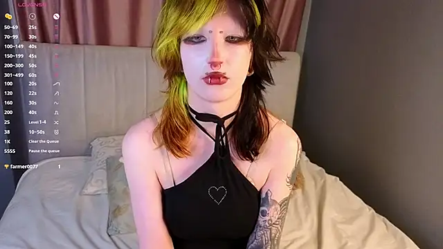 Snapshot of KandraCruser chatting on November 9, 2025, 8:13 pm KandraCruser online show from November 9, 2025, 8:13 pm