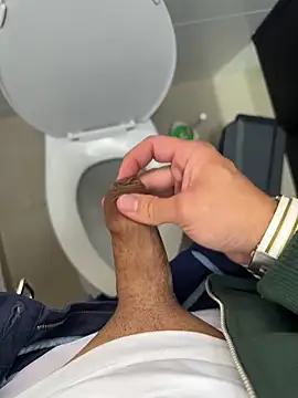 andres52720 online show from April 22, 2026, 8:26 pm