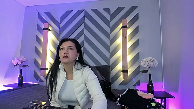 Viioleetta  online show from October 4, 2025, 1:23 pm