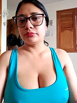 Snapshot of Monse--145 chatting on October 18, 2025, 12:40 pm Monse--145 online show from October 18, 2025, 12:40 pm