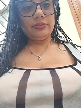 Snapshot of Monse--145 chatting on December 2, 2025, 2:52 pm Monse--145 online show from December 2, 2025, 2:52 pm