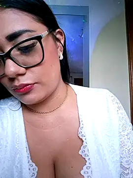 Snapshot of Monse--145 chatting on October 31, 2025, 10:38 pm Monse--145 online show from October 31, 2025, 10:38 pm