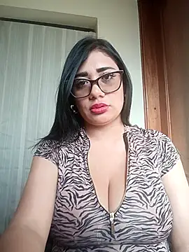 Snapshot of Monse--145 chatting on November 8, 2025, 8:34 pm Monse--145 online show from November 8, 2025, 8:34 pm