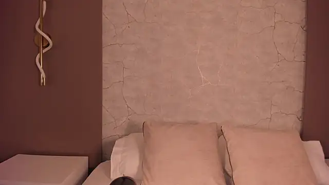 Snapshot of allie_bruce chatting on October 8, 2025, 3:08 am allie bruce online show from October 8, 2025, 3:08 am