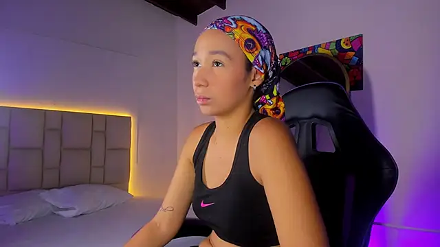 Snapshot of JennyLawrence chatting on November 9, 2025, 7:40 pm JennyLawrence online show from November 9, 2025, 7:40 pm