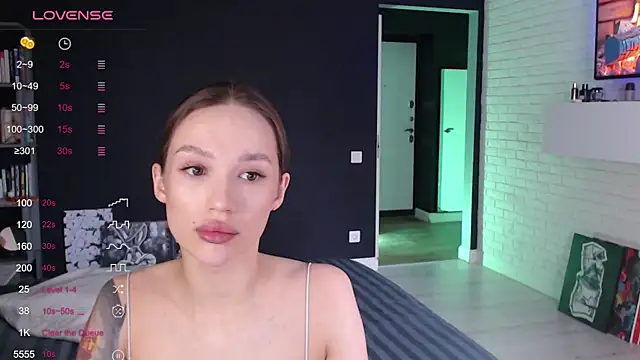 JadeSwift online show from September 18, 2025, 9:23 am