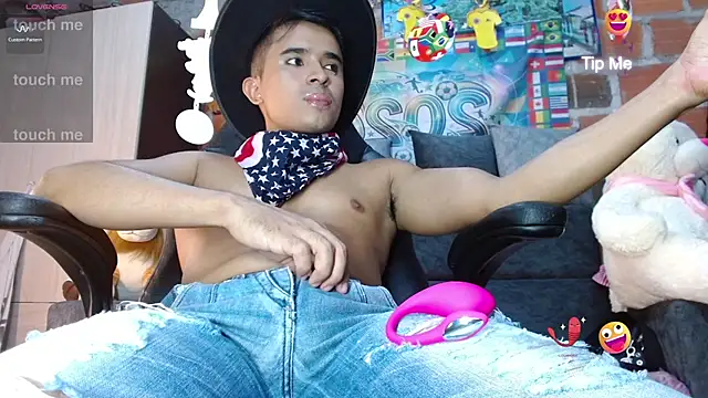Snapshot of DayroDuran chatting on July 4, 2026, 8:46 pm DayroDuran online show from July 4, 2026, 8:46 pm