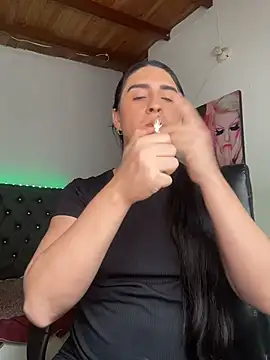 lola diez online show from May 15, 2026, 3:54 pm