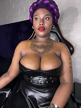 Snapshot of QUEEN_NOBUHLE_777 chatting on February 19, 2026, 10:18 pm QUEEN NOBUHLE 777 online show from February 19, 2026, 10:18 pm