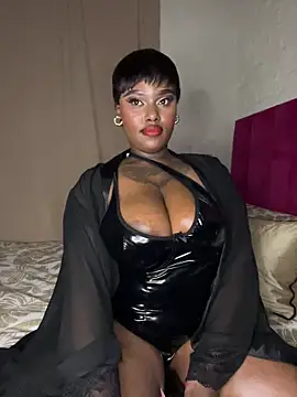 Snapshot of QUEEN_NOBUHLE_777 chatting on April 15, 2026, 10:43 pm QUEEN NOBUHLE 777 online show from April 15, 2026, 10:43 pm