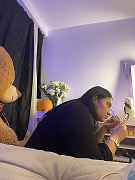 Elyross1  online show from October 24, 2025, 11:26 pm