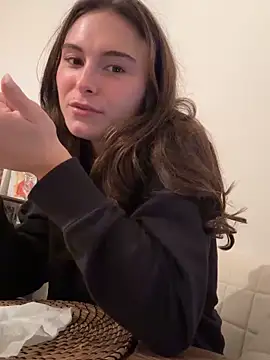 SophiiaStarr online show from October 19, 2025, 4:32 pm