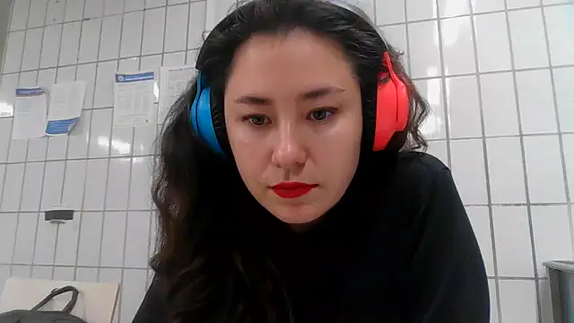 Emparia online show from November 1, 2025, 10:36 pm