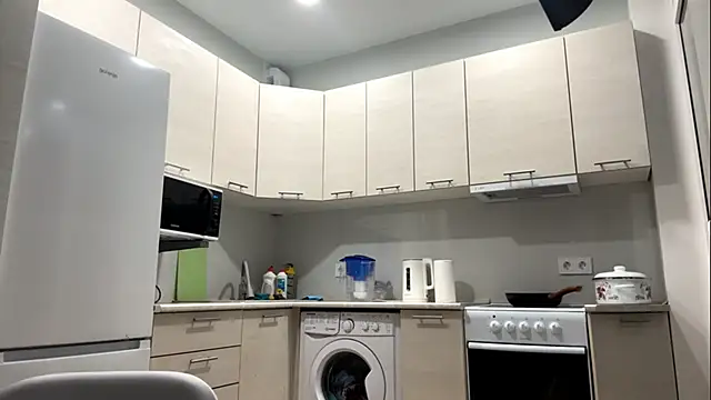 Denni Spilber online show from October 13, 2025, 3:13 pm