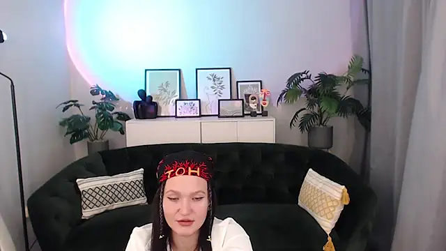 Snapshot of Viki_Moor chatting on September 18, 2025, 6:38 am Viki Moor online show from September 18, 2025, 6:38 am