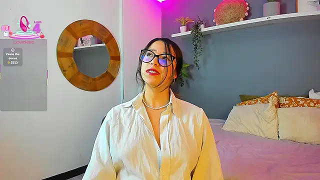 Snapshot of Zoe_Xra chatting on September 10, 2025, 7:35 pm Zoe Xra online show from September 10, 2025, 7:35 pm
