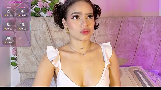 LaraGiil online show from November 10, 2025, 1:38 pm