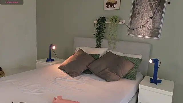 AAronBaker  online show from October 3, 2025, 7:26 pm