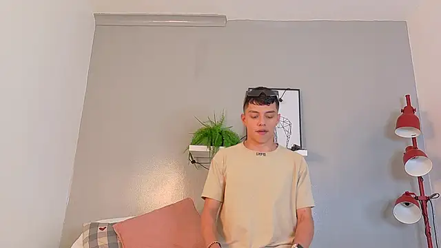 AAronBaker  online show from September 27, 2025, 7:42 pm