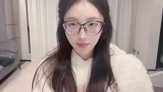 ZhaoZhao-ZM online show from November 11, 2025, 2:01 pm