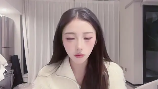 ZhaoZhao-ZM online show from October 28, 2025, 1:21 pm