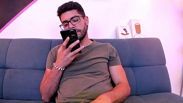 Snapshot of DanteWinter chatting on October 7, 2025, 3:51 am DanteWinter online show from October 7, 2025, 3:51 am