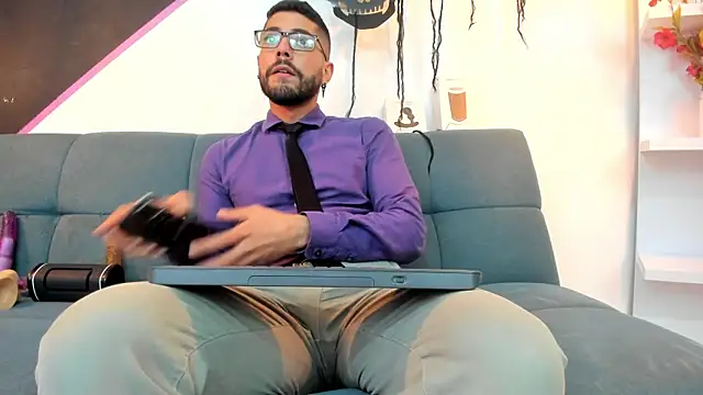 Snapshot of DanteWinter chatting on October 16, 2025, 3:37 am DanteWinter online show from October 16, 2025, 3:37 am