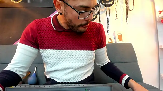 Snapshot of DanteWinter chatting on October 25, 2025, 3:49 am DanteWinter online show from October 25, 2025, 3:49 am