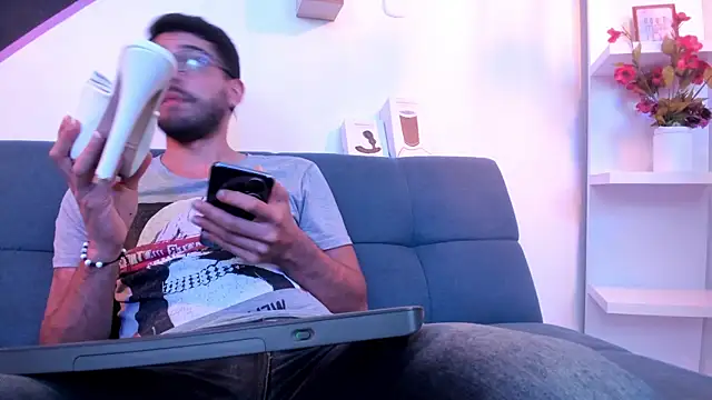 Snapshot of DanteWinter chatting on October 8, 2025, 3:19 am DanteWinter online show from October 8, 2025, 3:19 am