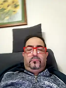Snapshot of max_im69 chatting on December 20, 2025, 9:06 pm max im69 online show from December 20, 2025, 9:06 pm