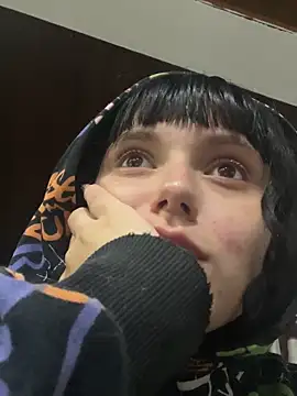 XBODTRIIPX online show from December 5, 2025, 3:49 am