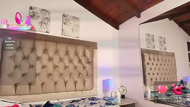 perla77 online show from October 13, 2025, 8:10 pm