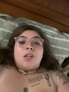 Snapshot of yxngboobs chatting on April 18, 2026, 1:30 am yxngboobs online show from April 18, 2026, 1:30 am