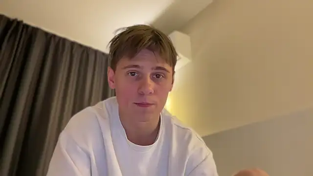 Snapshot of Tyler_Garner chatting on October 16, 2025, 5:43 pm Tyler Garner online show from October 16, 2025, 5:43 pm