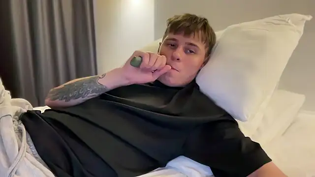 Snapshot of Tyler_Garner chatting on October 9, 2025, 6:52 pm Tyler Garner online show from October 9, 2025, 6:52 pm