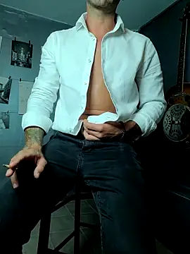 MatteoDom85 online show from September 21, 2025, 9:20 pm