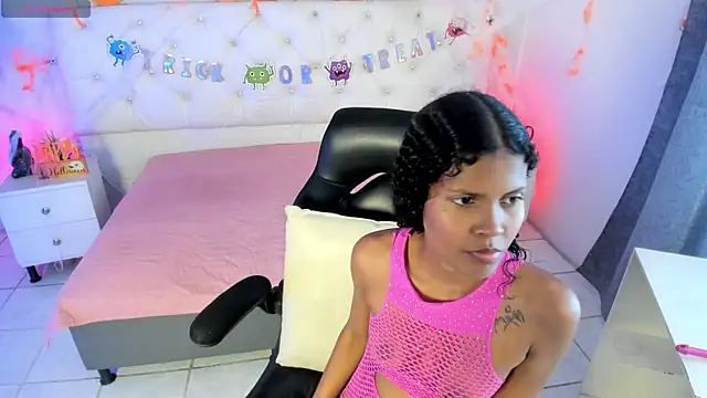 Snapshot of Ambeer_fox_ chatting on October 31, 2025, 6:26 pm Ambeer fox online show from October 31, 2025, 6:26 pm