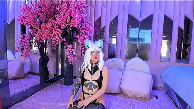 BizzyNoar online show from October 18, 2025, 8:44 pm