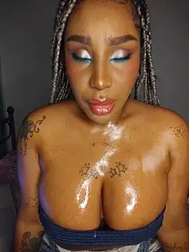 Snapshot of Queen_Amara chatting on July 3, 2026, 4:08 am Queen Amara online show from July 3, 2026, 4:08 am