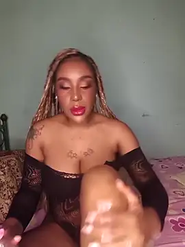 Snapshot of Queen_Amara chatting on October 8, 2025, 1:29 am Queen Amara online show from October 8, 2025, 1:29 am