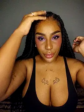 Queen Amara online show from May 4, 2026, 3:43 am