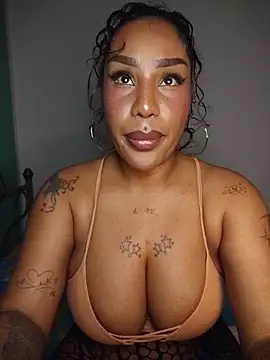 Snapshot of Queen_Amara chatting on July 29, 2026, 4:12 am Queen Amara online show from July 29, 2026, 4:12 am