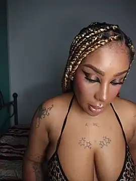 Snapshot of Queen_Amara chatting on August 5, 2026, 4:39 am Queen Amara online show from August 5, 2026, 4:39 am