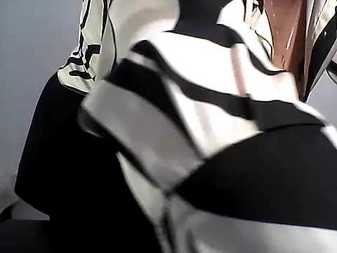 Snapshot of EllaLove2277 chatting on December 5, 2025, 6:56 am EllaLove2277 online show from December 5, 2025, 6:56 am