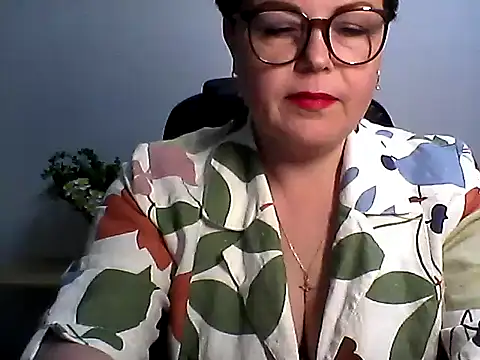 Snapshot of EllaLove2277 chatting on April 18, 2026, 5:26 pm EllaLove2277 online show from April 18, 2026, 5:26 pm