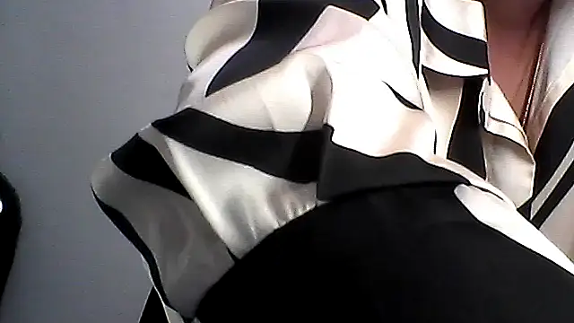 Snapshot of EllaLove2277 chatting on December 3, 2025, 5:41 am EllaLove2277 online show from December 3, 2025, 5:41 am