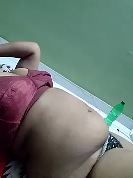 Snapshot of bitch-horny chatting on October 19, 2025, 5:16 pm bitch-horny online show from October 19, 2025, 5:16 pm