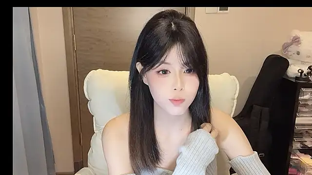 Koi-00 online show from November 7, 2025, 1:32 am